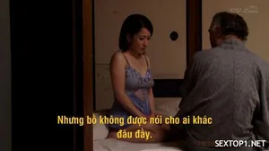 Ngày 13 tháng 7 năm 2023_Chú thỏ nhỏ đang chơi với quả bóng