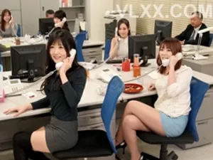 Người đẹp tuyệt vời nhất! Nữ thần nổi tiếng trên mạng cúp F! Thân hình tuyệt đẹp, ngực khủng và mông bự, một người độc thân thủ dâm bằng một đạo cụ đầy dục vọng, đâm vào lỗ mỡ không có lông, ngực to và mềm mại...